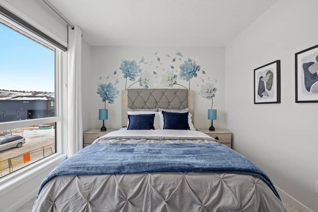 Luxury-4Bed With Ac-86"Tv-Brandnew In Cranston, Calgary Villa Exterior photo