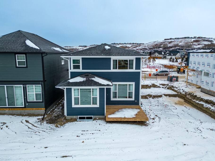 Luxury-4Bed With Ac-86"Tv-Brandnew In Cranston, Calgary Villa Exterior photo