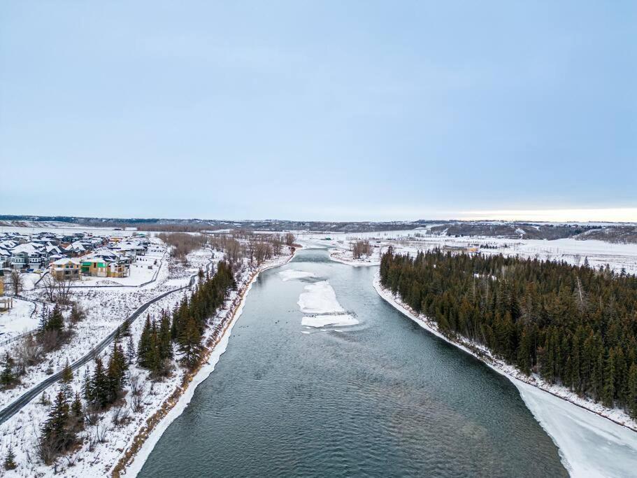 Luxury-4Bed With Ac-86"Tv-Brandnew In Cranston, Calgary Villa Exterior photo