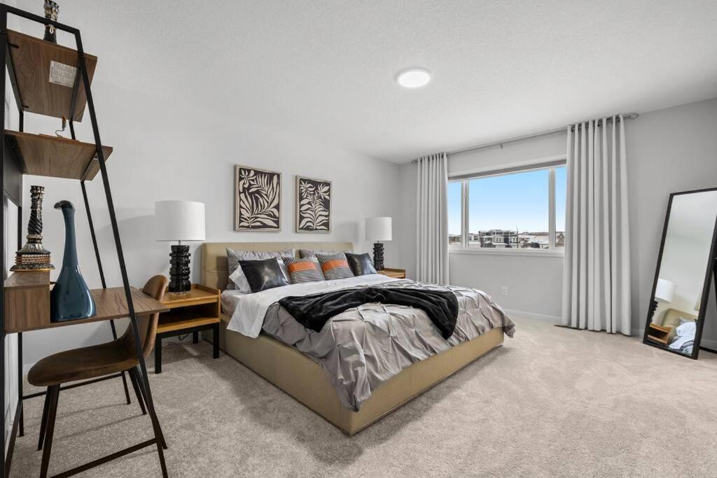 Luxury-4Bed With Ac-86"Tv-Brandnew In Cranston, Calgary Villa Exterior photo